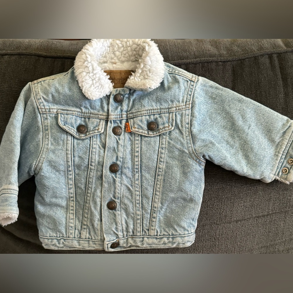 Orange 🍊 Tab Vintage Levi’s Denim Sherpa jacket!